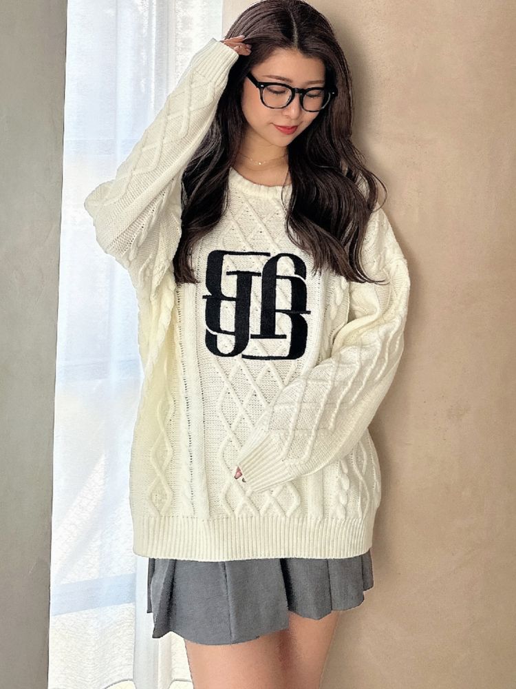 GYDA BIG GYGYロゴ刺繍ケーブルニットトップス