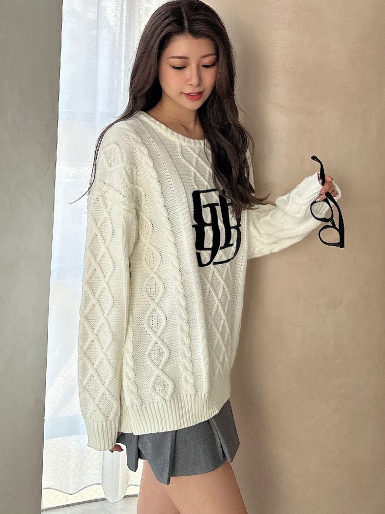 GYDA BIG GYGYロゴ刺繍ケーブルニットトップス