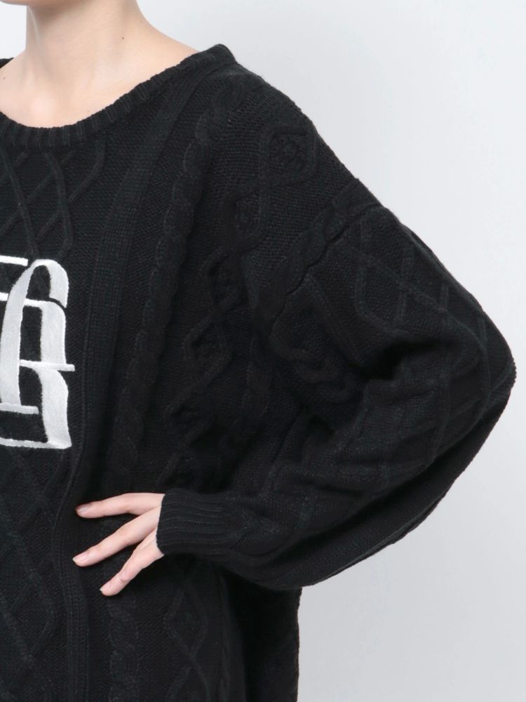 GYDA BIG GYGYロゴ刺繍ケーブルニットトップス
