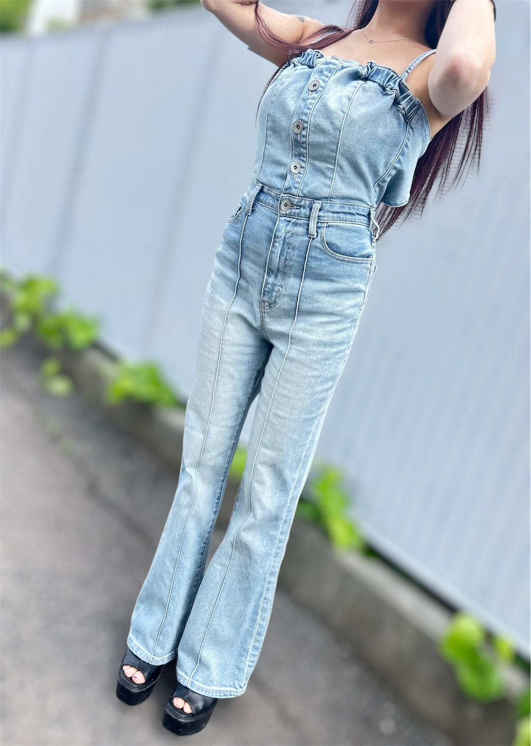 GYDA BACKリボンデニムロンパース