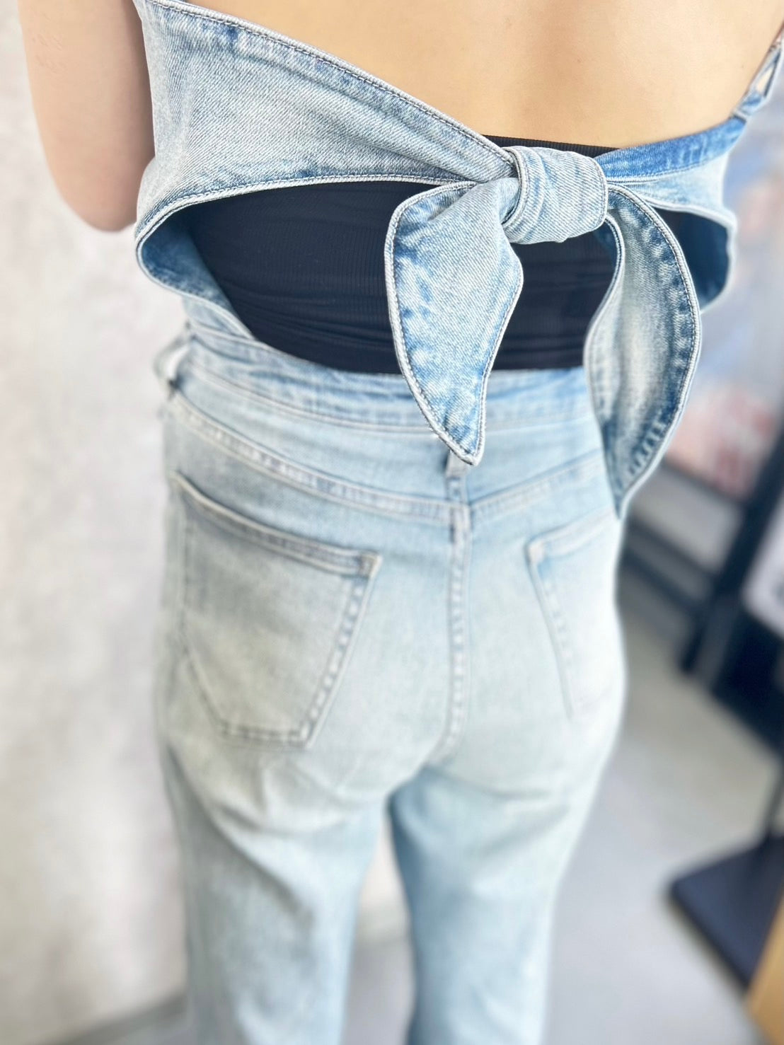 GYDA BACKリボンデニムロンパース