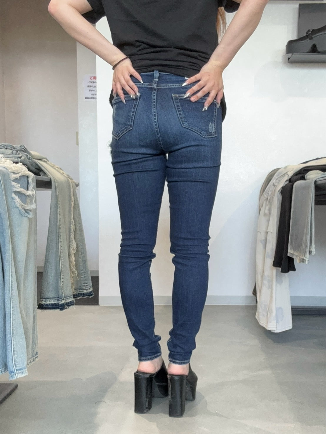 GYDA ミドルウエストSIDE RIPPEDスキニーデニムパンツ