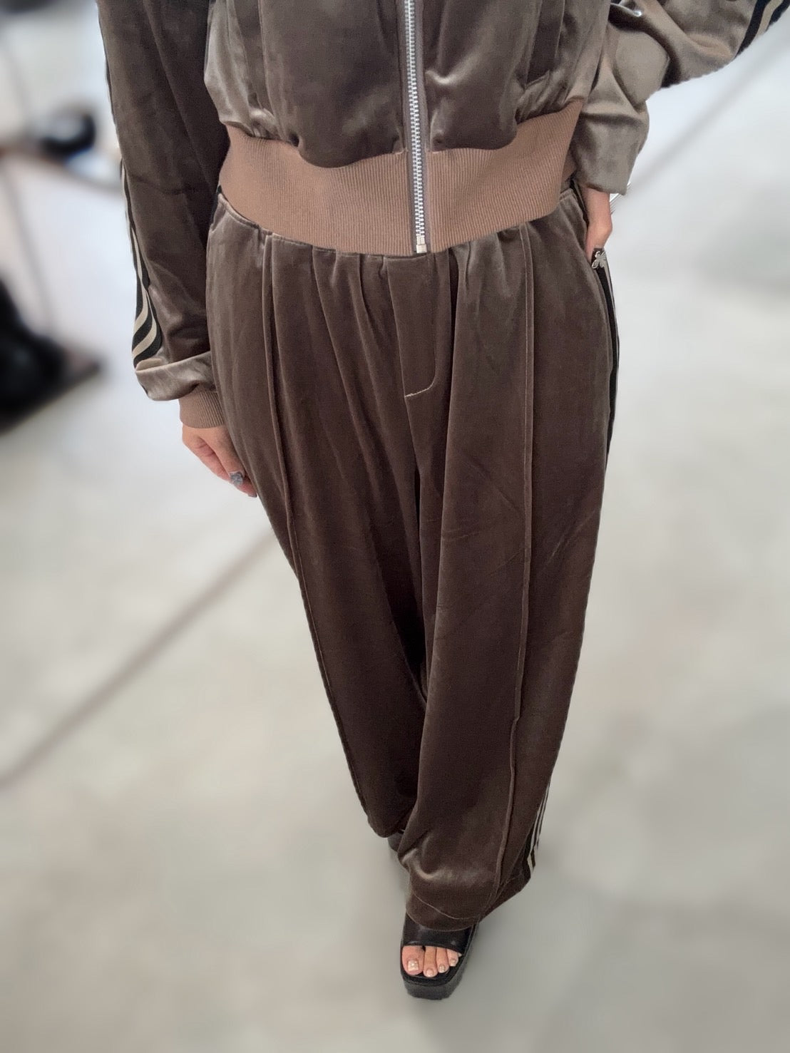 GYDA SymmetryGYDAベロアパンツ
