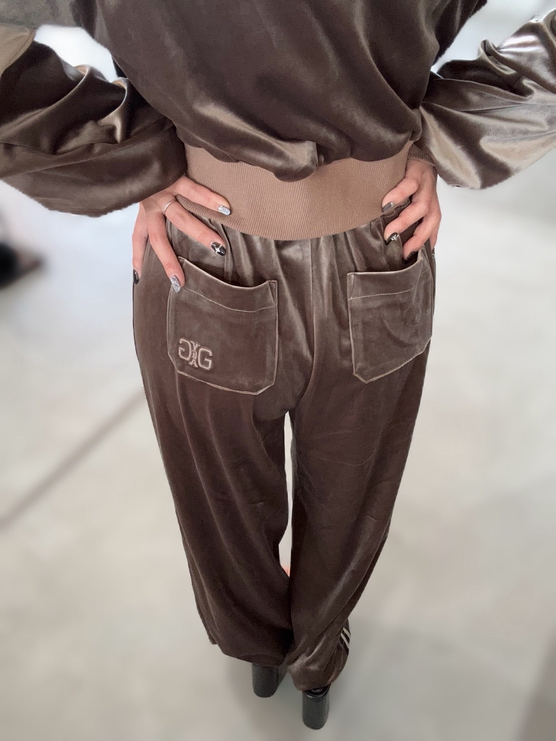 GYDA SymmetryGYDAベロアパンツ