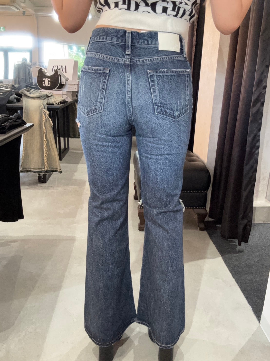 GYDA ミドルウエストSIDE RIPPEDフレアデニムパンツ