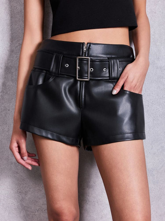 GYDA ベルト付きストレッチフェイクレザーショートパンツ