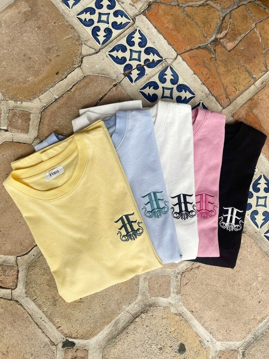 EVRIS E emblemカラーTシャツ