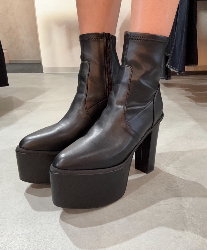 GYDA バルキーショートブーツ