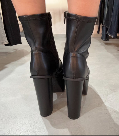 GYDA バルキーショートブーツ