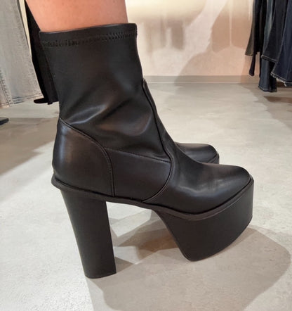 GYDA バルキーショートブーツ