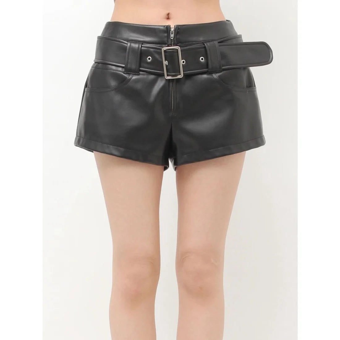 GYDA ベルト付きストレッチフェイクレザーショートパンツ