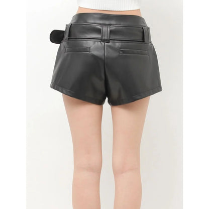 GYDA ベルト付きストレッチフェイクレザーショートパンツ