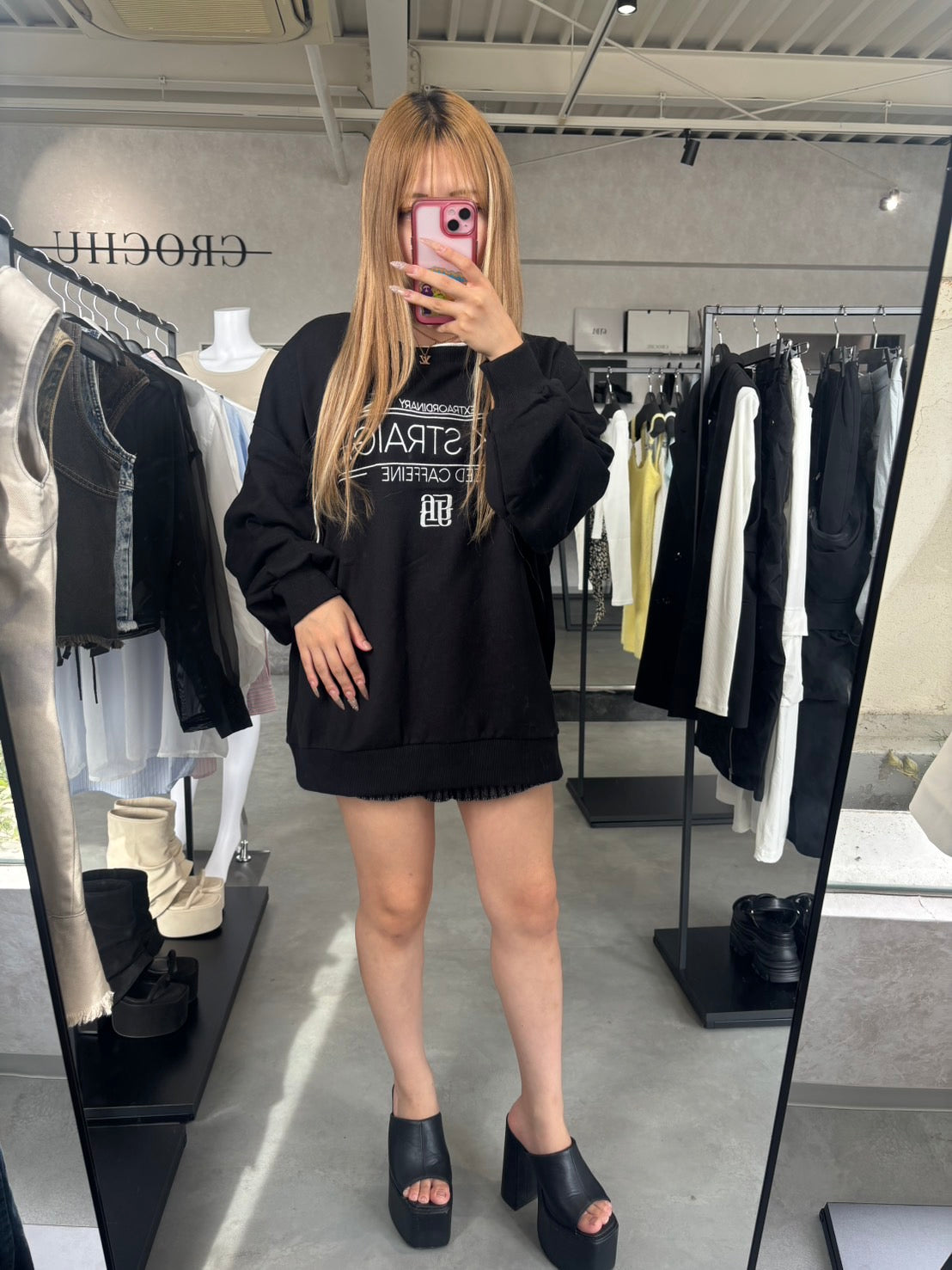 GYDA THINK STRAIGHTスウェットトップス