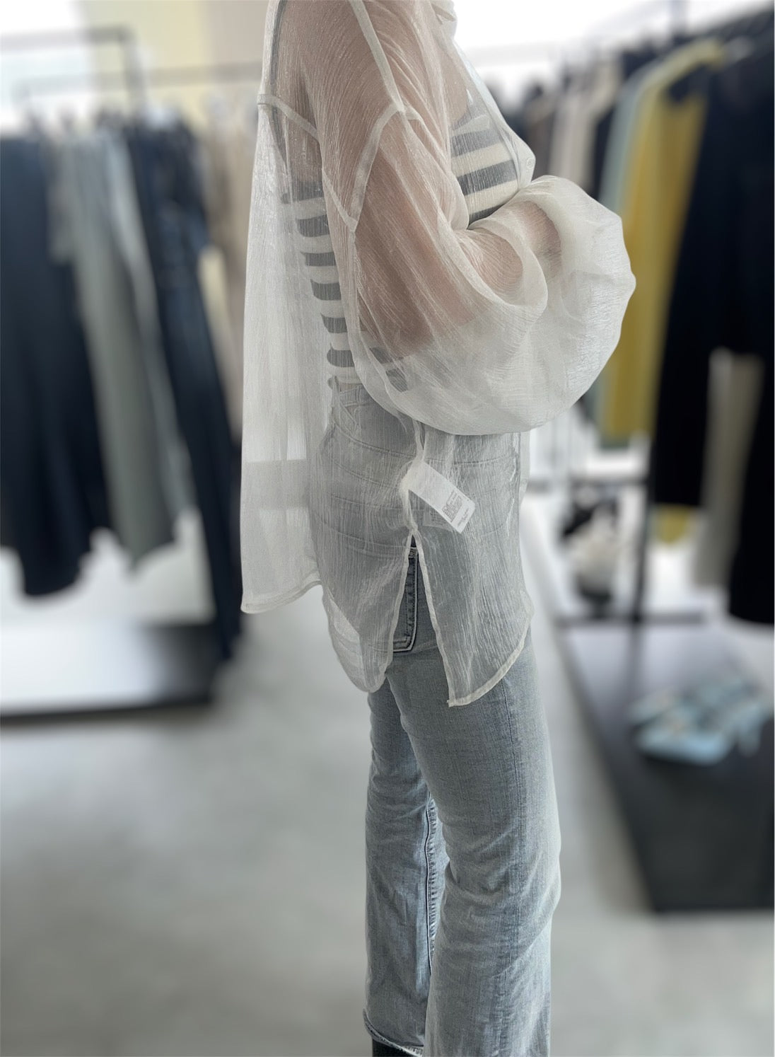 MURUA ボリュームスリーブシャイニーシアーシャツ