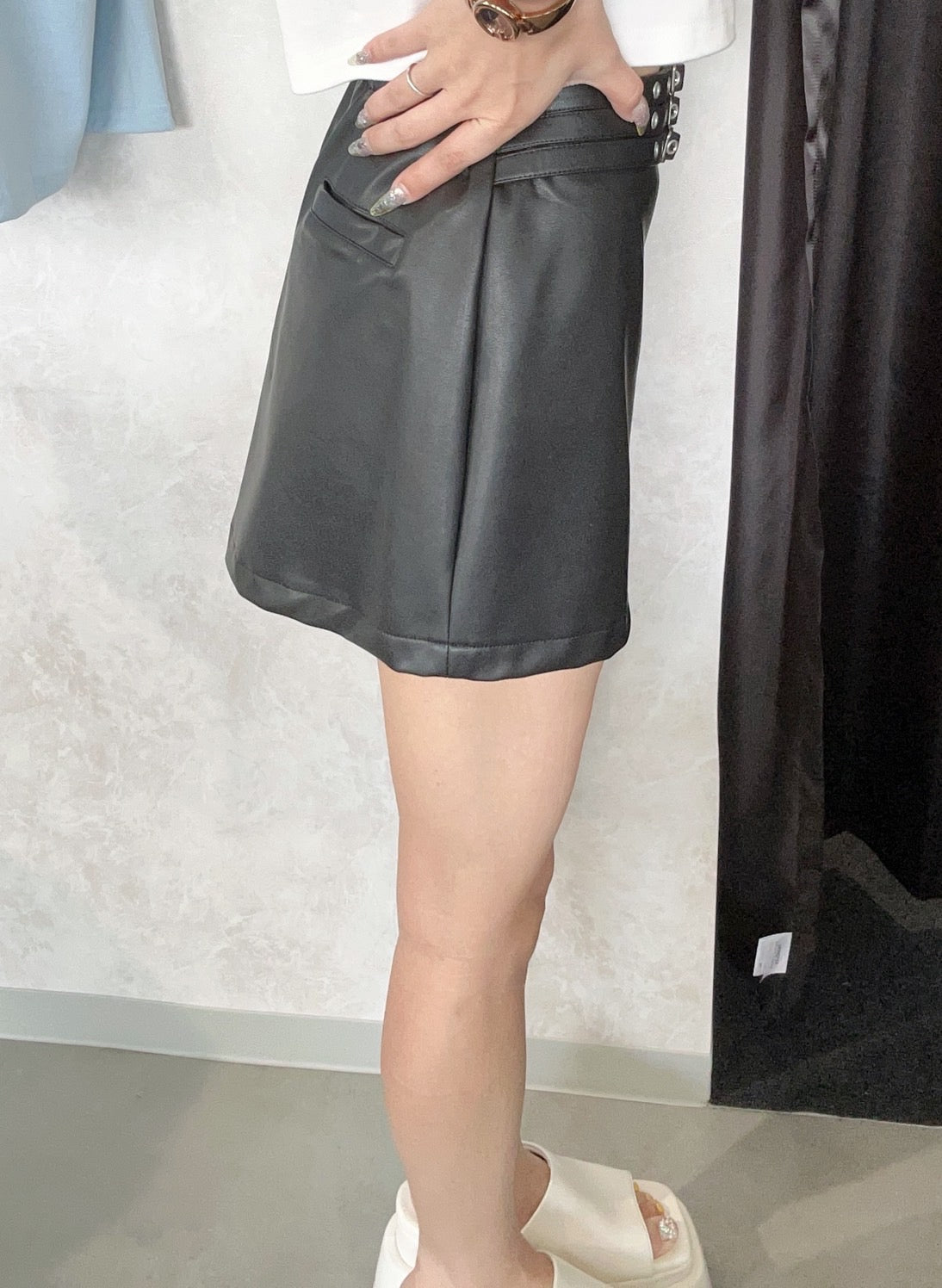 GYDA フェイクレザーベルトスカートライクショートパンツ