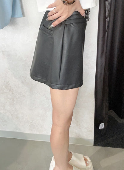 GYDA フェイクレザーベルトスカートライクショートパンツ