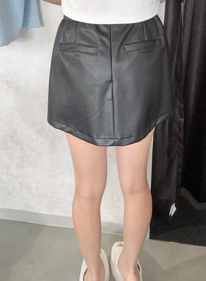 GYDA フェイクレザーベルトスカートライクショートパンツ