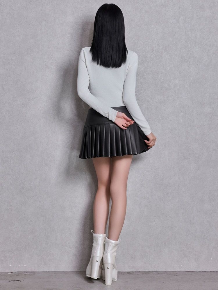 GYDA スリットフェイクレザープリーツスカートライクショートパンツ