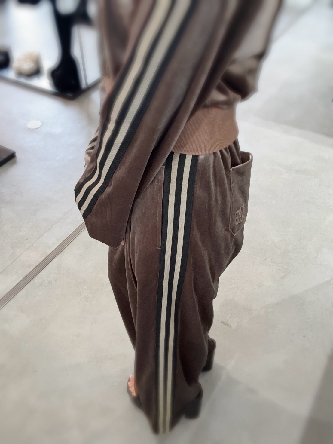 GYDA SymmetryGYDAベロアパンツ