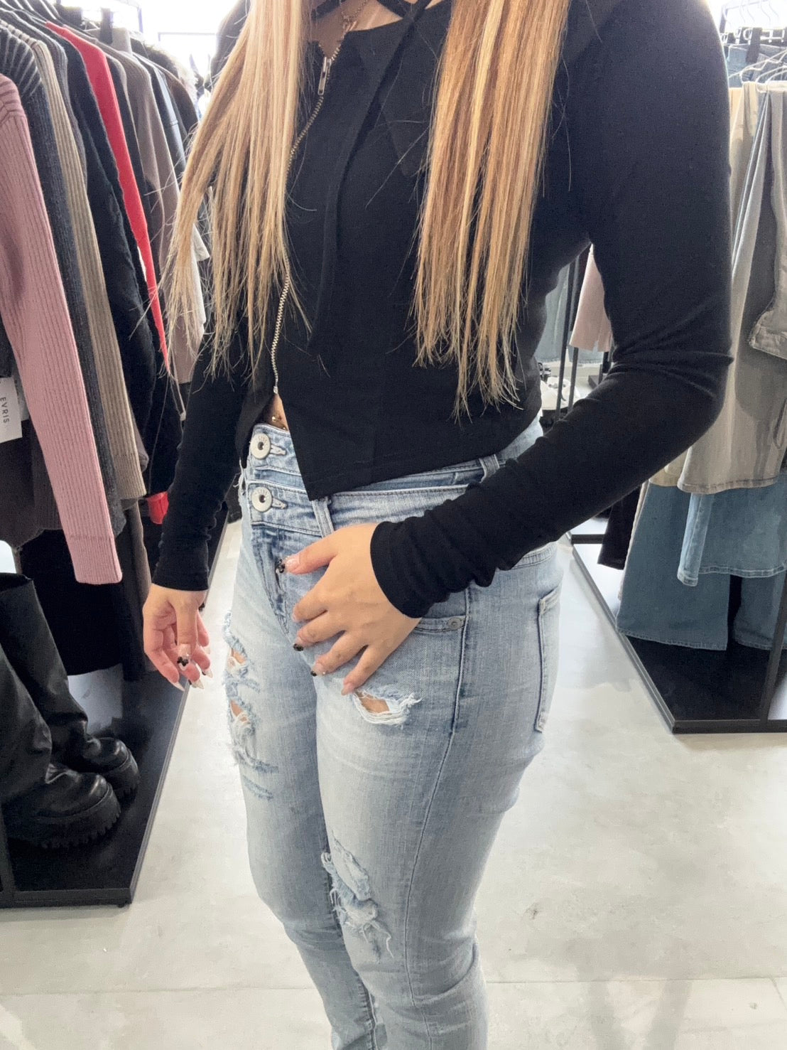 GYDA フロントZIPクロスチョーカーショートトップス