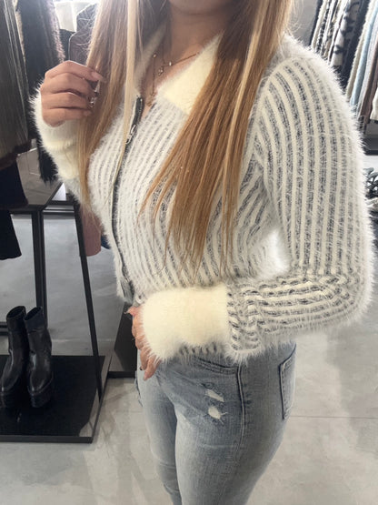 EMODA シャギープレーティングジップトップス